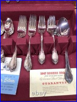 1847 Rogers Bros 52- piece Service-for-8 Flatware set in the Remembrance pattern
