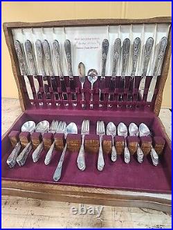 1847 Rogers Bros ADORATION Pattern Silverware 76 Piece 12 Place Set Withcase