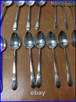 1847 Rogers Bros Adoration 61 Pc. Flatware Silverware Set withCase 8 place setting