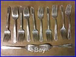 1847 Rogers Bros Ancestral 1924 Flatware Silverware Set Silver plated withChest