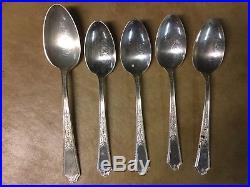 1847 Rogers Bros Ancestral 1924 Flatware Silverware Set Silver plated withChest