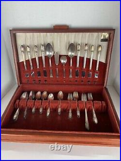 1847 Rogers Bros FIRST LOVE Silver Plate Dinner Set with Case SERVICE 8 (52 PC)