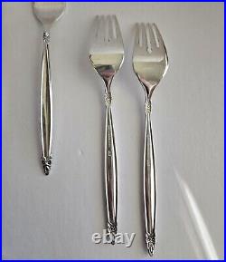 1847 Rogers Bros. GARLAND Flatware Set with Chest Set Of