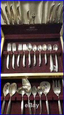 1847 Rogers Bros Garland set Vintage silverware Flatware 66 pieces and wood case