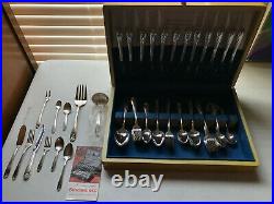 1847 Rogers Bros IS Daffodil Flatware Set Silver Plate Wood Box 88 Pieces 12 Set