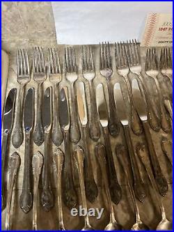 1847 Rogers Bros IS Remembrance 76 Piece Silverplate Silverware