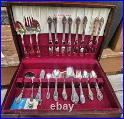 1847 Rogers Bros IS Silverplate REMEMBRANCE Flatware Set 64 pc in Case 1847 Rogers Bros IS Silverplate REMEMBRANCE Flatware Set 64 pc in Case