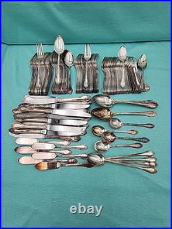 1847 Rogers Bros REMEMBRANCE Silverplate 154 Pcs. Needs Polished Read Descript