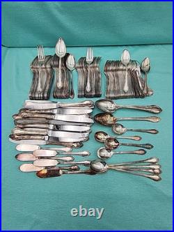 1847 Rogers Bros REMEMBRANCE Silverplate 154 Pcs. Needs Polished Read Descript