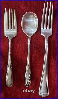 1847 Rogers Bros Silver Plate DAFFODIL & Misc Flatware Set in Box 90pcs