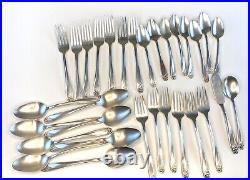 1847 Rogers Bros Silverware DAFFODIL 45 Piece Set in Wooden Case