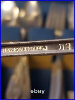 1847 Rogers Bros Silverware DAFFODIL 54 Piece Set in Blonde Wooden Case