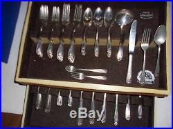 1847 Rogers Bros. Silverware Flatware Daffodil 107 Pieces in Wooden Chest