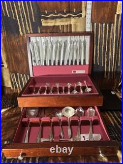 1847 Rogers Bros Vintage 1961 Silver Plate Leilani 75-Pc Flatware Set