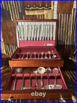 1847 Rogers Bros Vintage 1961 Silver Plate Leilani 75-Pc Flatware Set