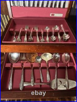 1847 Rogers Bros Vintage 1961 Silver Plate Leilani 75-Pc Flatware Set