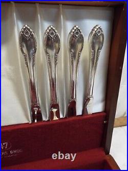 1847 Rogers Remembrance IS 52pc Silver Plate Flatware Set Heavy Weight svc 8