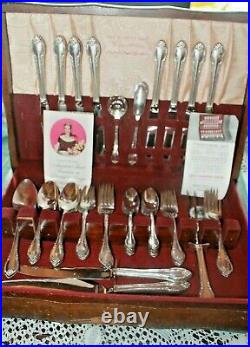 1847 Rogers Remembrance Silverplate Flatware Set Carving Set Included