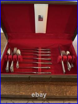 1881 By Rogers Oneida 42 Piece Boxed Set Silver Plate Flatware Plantation