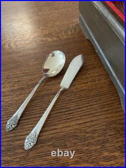 1881 By Rogers Oneida 42 Piece Boxed Set Silver Plate Flatware Plantation