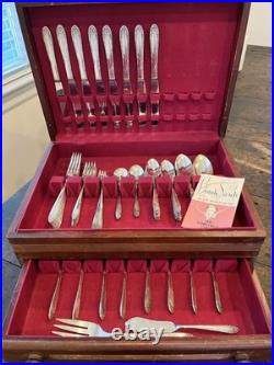 1881 Rogers By Oneida LTD. Silversmiths Silver Plated 8 Piece Flatware Set