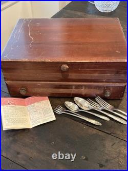 1881 Rogers By Oneida LTD. Silversmiths Silver Plated 8 Piece Flatware Set