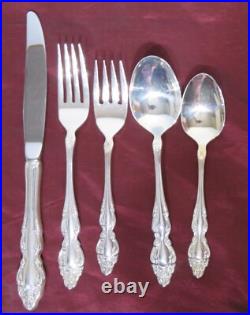 1881 Rogers/ONEIDA Baroque Rose Silverplate 65 Pc Service for 12 withChest uu 1881 Rogers/ONEIDA Baroque Rose Silverplate 65 Pc Service for 12 withChest uu