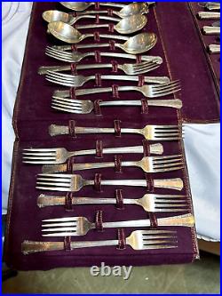 42 piece ONEIDA 1881 ROGERS SILVERPLATE 1939 DEL MAR FLORAL FEATURES plus box