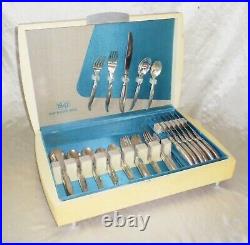 63pc Flair 1847 Rogers Bros IS Silver Plate Flatware set in Wooden Chest
