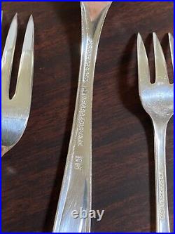71 Pc Set Rogers Bros Reinforced Plate Silverware Floral Exquisite 1957 with Chest