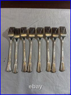 71 Piece Set WM Rogers IS TREASURE 1940 Silverplate Flatware with Box