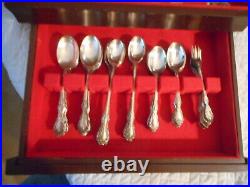 76 pieces Wm. Rogers Extra Plate Grand Elegance flatware with chest