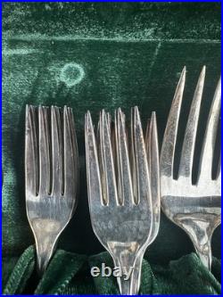 CommunityRogers & Bro Silverplate FlatwareSet with WoodenCase 50+ Pieces