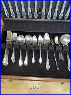 ENCHANTMENT 1881 Rogers Oneida Ltd, Service For 12 with wood storage case 93pc