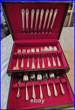 IS Co Genuine Wm. Rogers Sectional SilverPlate 50 Piece Silverware Set with Case