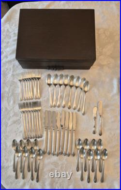 IS Co Genuine Wm. Rogers Sectional SilverPlate 50 Piece Silverware Set with Case