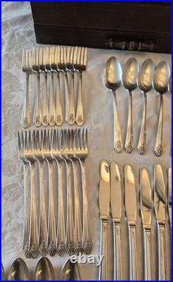 IS Co Genuine Wm. Rogers Sectional SilverPlate 50 Piece Silverware Set with Case