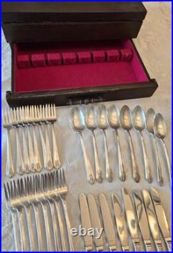 IS Co Genuine Wm. Rogers Sectional SilverPlate 50 Piece Silverware Set with Case