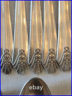 IS Co Genuine Wm. Rogers Sectional SilverPlate 50 Piece Silverware Set with Case