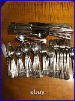 International Rogers SOVEREIGN 1939 Set Service For 12 Deco 99 Pcs Extra Plate