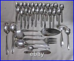 International Rogers Silverplate Daffodil 1950- 80 Pc. Service for 12