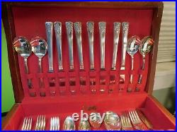 International Silver Co. Original Wm. A. Rogers DeLuxe Plate Service for 8 withCase