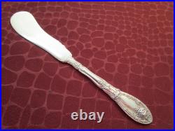 LA VIGNE 8 + 1 Butter Spreaders 1908 Rogers Silverplate Grapes No Monograms LA VIGNE 8 + 1 Butter Spreaders 1908 Rogers Silverplate Grapes No Monograms