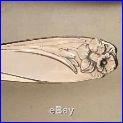 Lovely for Easter 79 pce Rogers 1847 International Silver Silverplate Daffodil