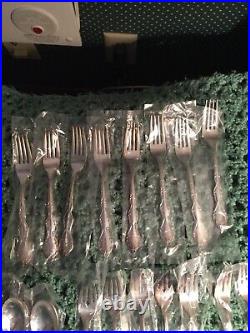 NEWithOLD 1964 CAMELOT AKA MELODY PATTERN 46 PC SET WM ROGERS EXTRA SILVER PLATE