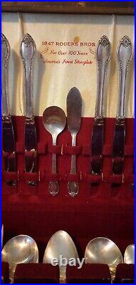 Remembrance 1847 Rogers Bros 71 Piece Silverplate Flatware Set Serves 10+ in Box