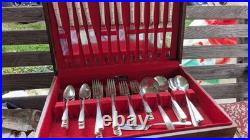 Rogers 1881 Oneida 62 Piece Silver plate CAPRI pattern And Case Service 12