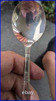 Rogers 1881 Oneida 62 Piece Silver plate CAPRI pattern And Case Service 12