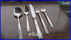 Rogers 1881 Oneida 62 Piece Silver plate CAPRI pattern And Case Service 12