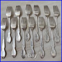 Rogers&Bro. Royal Manor Silverplate 1956 Silverware Set of 62 Floral Tip withChest